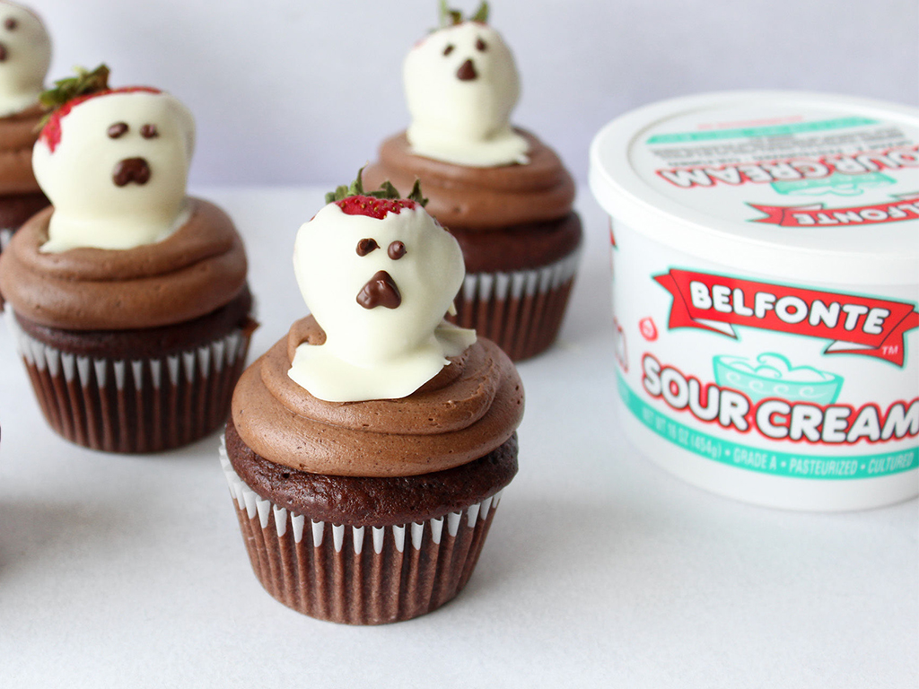 White Chocolate Strawberry Ghost Cupcakes